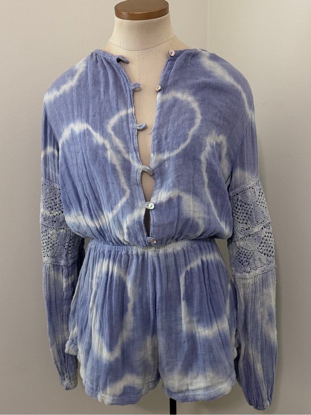 Jen’s Pirate Booty XS Blue Tie Dye Long Sleeve Gauzy Romper